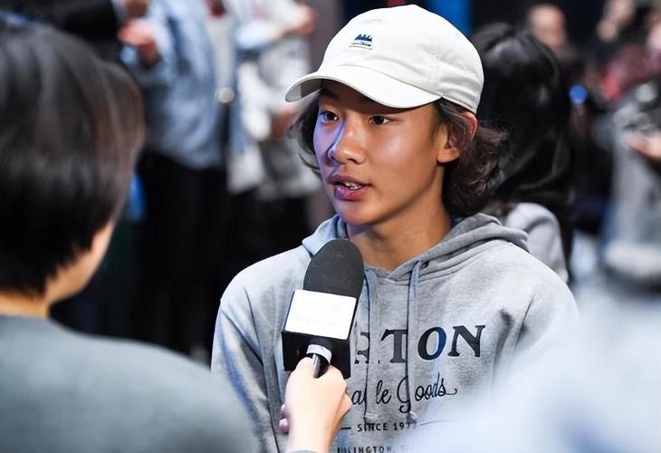 佟丽娅暖心祝福，揭秘苏翊鸣夺冠背后的故事与努力精神