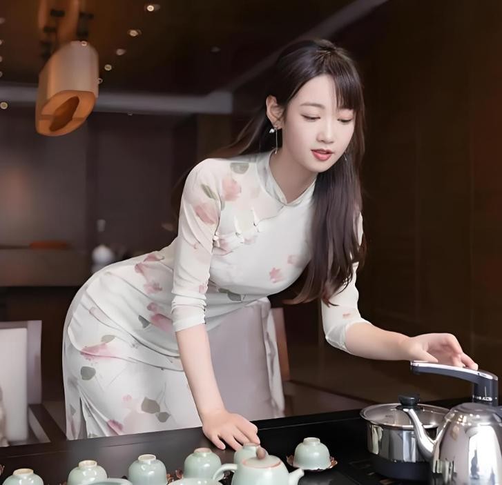 揭秘茶馆后台，演员以浓香开嗓的艺术